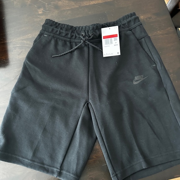 Youth Nike Tech standard fit shorts - Picture 1 of 2